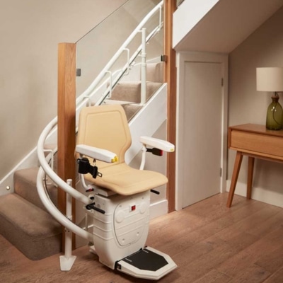 Bespoke infinity curved stairlift